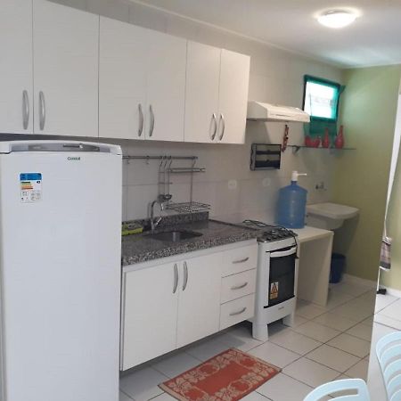 Na Beira Mar De Pajucara- Edif Neo- Apartamento Quarto E Sala - Possui Varanda- Vista Lateral Do Mar -Rua Julio Plech Filho 60 Esquina Com Avenida Doutor Antonio Gouveia - Consumo Eletrico E Pago No Ckeck-Out 1Kwh E 1,35 Reias- Tem Tela De Protecao Daire Maceió Dış mekan fotoğraf